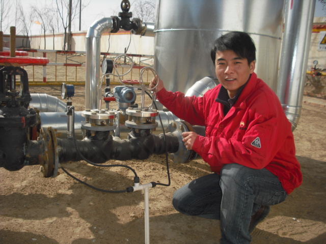 長慶油田集輸站使用現(xiàn)場，液位/壓力儀表使用現(xiàn)場