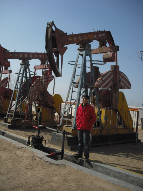 長慶油田集輸站使用現(xiàn)場，液位/壓力儀表使用現(xiàn)場